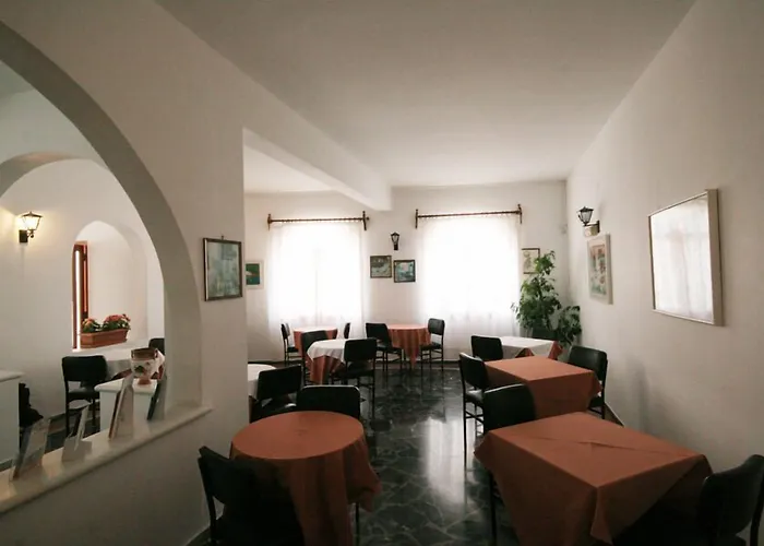 Meros, Santikos Collection Hotel