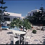 Meros, Santikos Collection Hotel