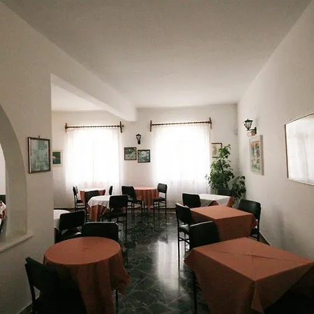 Meros, Santikos Collection Hotel