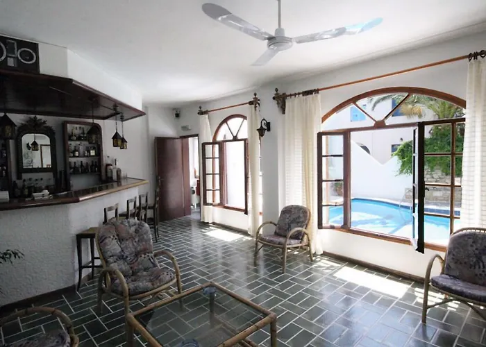 Meros, Santikos Collection Ξενοδοχείο 4*